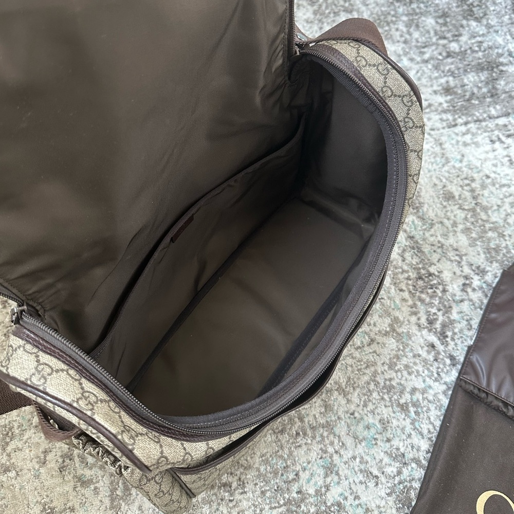 Gucci Brown GG Supreme Coated Canvas Diaper Bag (2019) - Picture 4 of 15